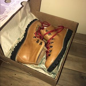 Danner Mountain Light Cascade